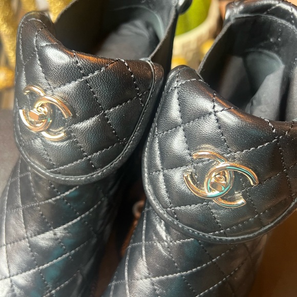 CHANEL Quilted Leather Turnlock Booties Rare size 42/11 - Picture 3 of 11